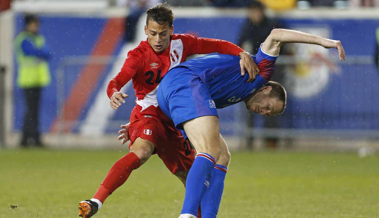 Cristian Benavente pertenece al Sporting Charleroi de Bélgica (Foto: AP).