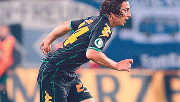 Técnico del Werder Bremen dice que equipo mejorará cuando vuelva Claudio Pizarro