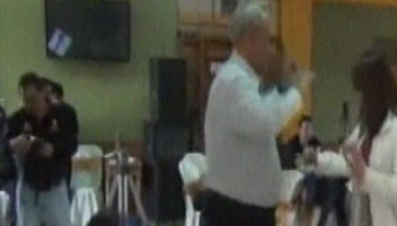 Manuel Burga y su peculiar baile [VIDEO]