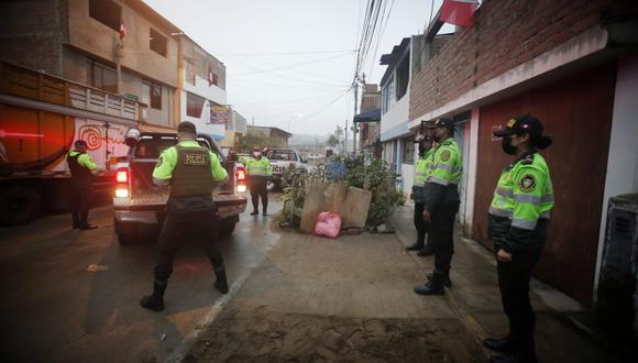 El cadáver fue levantado e internado en la morgue de Lima. (Foto: César Grados)