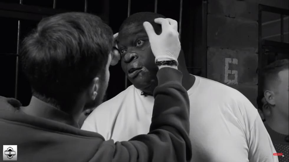 Vasily Kamotsky, campeón mundial de cachetazos, tuvo duro rival en el brasileño Black Papa en una cárcel de Rusia (Captura: Youtube)