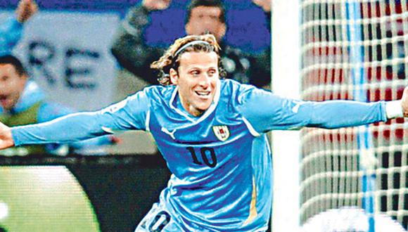 El delantero uruguayo Diego Forlán fue distinguido con el Balón de Oro