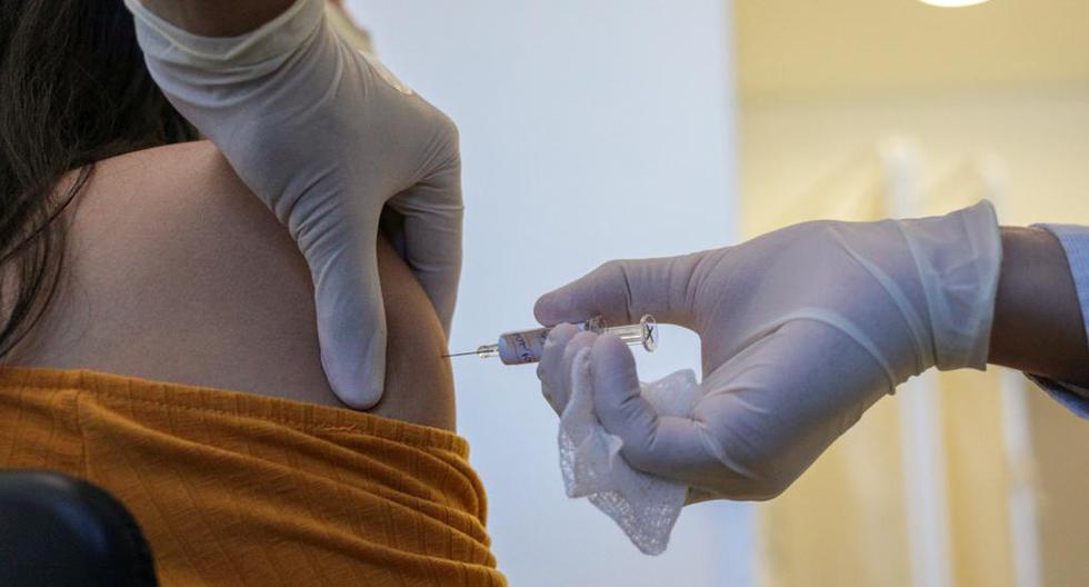 En la selección de grupos prioritarios para recibir la vacuna contra el coronavirus, la experta india de la OMS insistió en que “los trabajadores sanitarios deberían ser los primeros". (Foto: Archivo / Sao Paulo State Government / AFP).