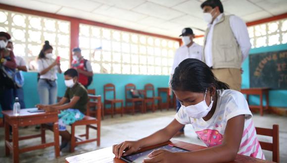 La institución cuenta con impresora braille que asiste a otras sedes con material educativo para estudiantes con discapacidad visual. Foto: referencial/Andina