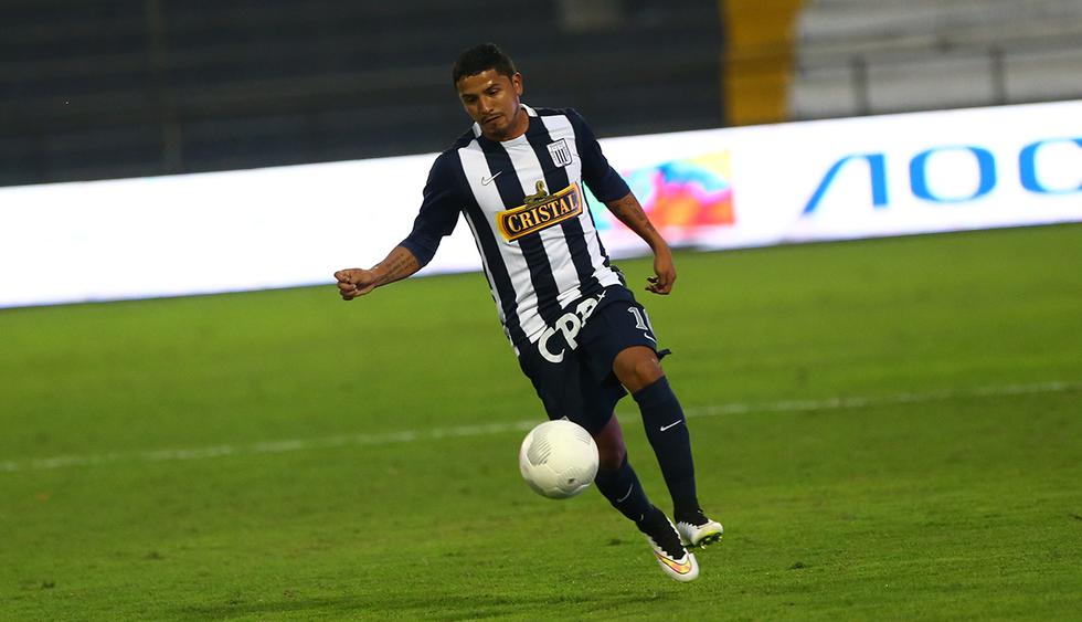 La camiseta del 2015 tuvo como novedad que la franja central fue blanca y ya no azul. (Foto: Archivo GEC)