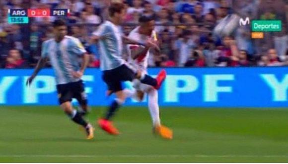 Perú vs. Argentina: así fue la brutal falta contra Sergio Peña [VIDEO]