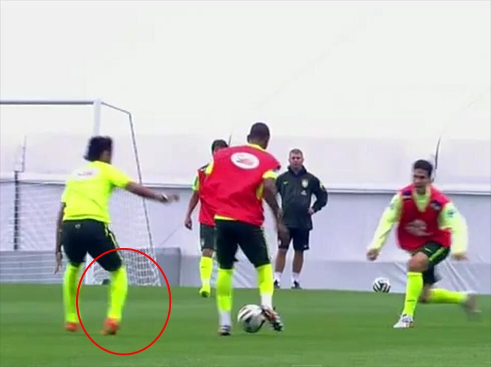 Mundial Brasil 2014: Neymar asusta tras sufrir lesión en entrenamiento [VIDEO]