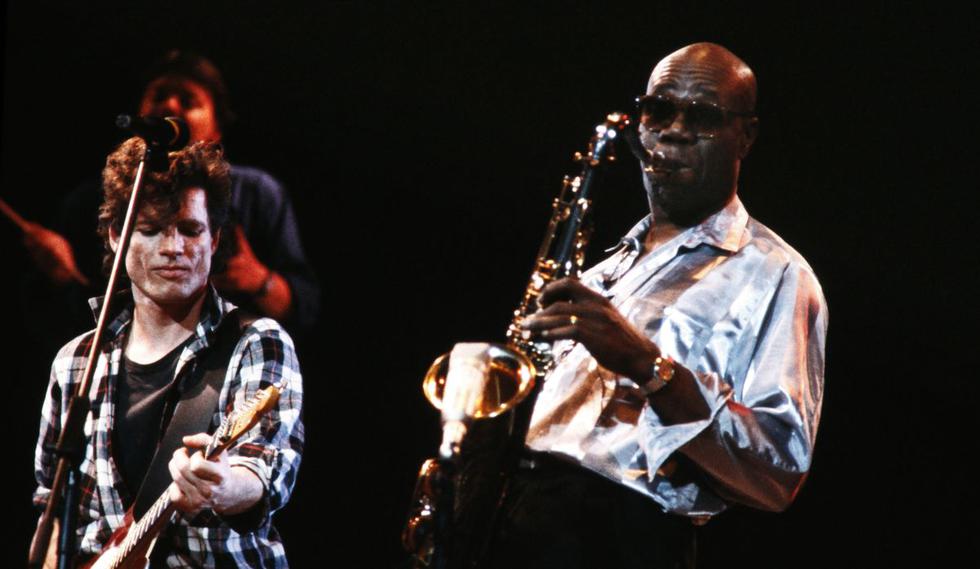 La veterana estrella de jazz de Camerún, Dibango, muere después de contraer coronavirus, dijo su séquito el 24 de marzo de 2020. (AFP)