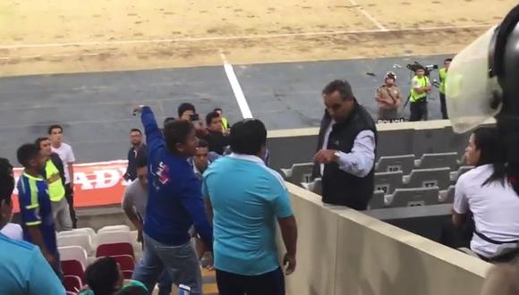 Sporting Cristal: directivo e hinchas se pelearon en tribuna [VIDEO]