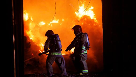 Incendio en La Victoria se reportó esta madrugada y movilizó a siete unidades de los Bomberos. (Foto: GEC/Referencial)