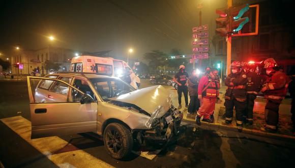 Así quedó la camioneta que impactó contra una minivan en el Cercado de Lima. (Foto:  César Grados /@photo.gec)