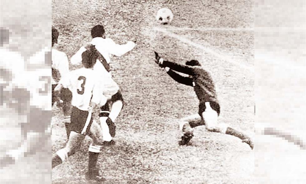 Recordado gol a Mario Cejas que permitió ganarle a Argentina en Lima. (Foto: Internet)