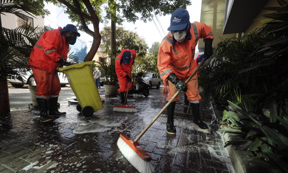 Algunas municipalidades como la de Miraflores han decidido hacer limpiezas en calles. | Foto: GEC