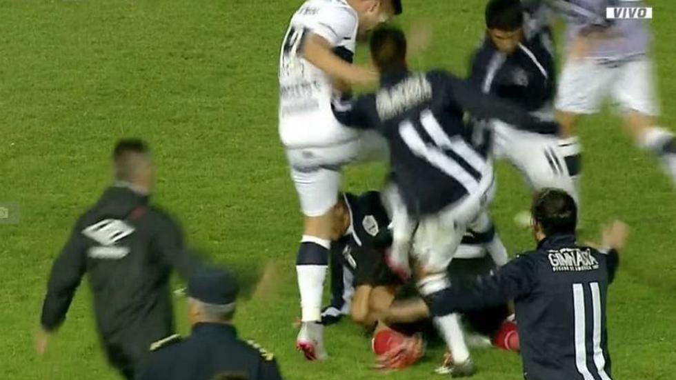 Estudiantes y Gimnasia de La Plata suspendido tras pelea [FOTOS]