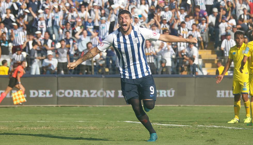 El otro gran cambio en las camisetas llegó en 2017 con las mangas blancas. (Foto: Archivo GEC)