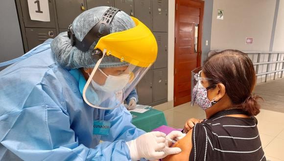 La vacunación en Tacna se realiza principalmente en locales de centros educativos. (Foto: Diresa Tacna)