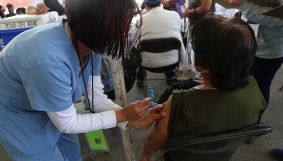 Una mujer de 75 años falleció en México tras ponerse la vacuna de SINOVAC. (Jorge Sanchez)