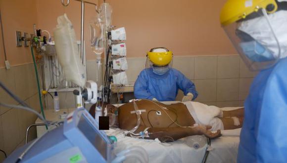 Unidad de Cuidados Intensivos (UCI) de Neumología del  Hospital Dos de Mayo atiende pacientes con COVID-19. (César Bueno/GEC)