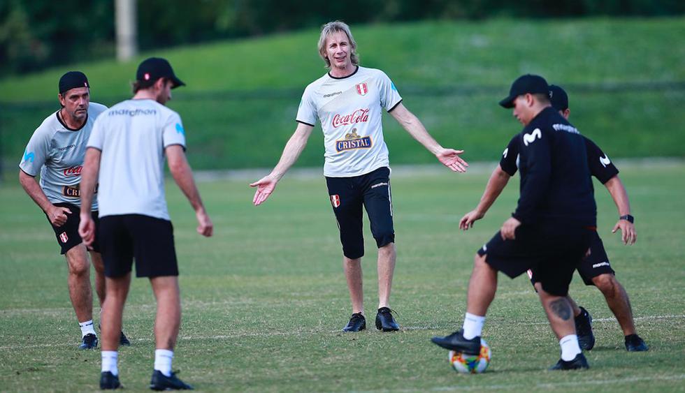 Al final, el comando técnico, con Ricardo Gareca, jugó una 'pichanga'. (Foto: Daniel Apuy, enviado especial / GEC)