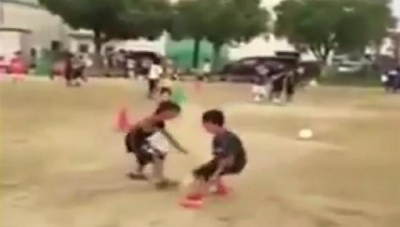 ¡Tremendas jugadas! Niño imita a Lionel Messi en el campo [VIDEO]