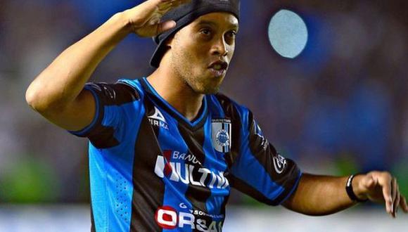 Ronaldinho: árbitro le anula gol en la final por pasarse de 'vivo'