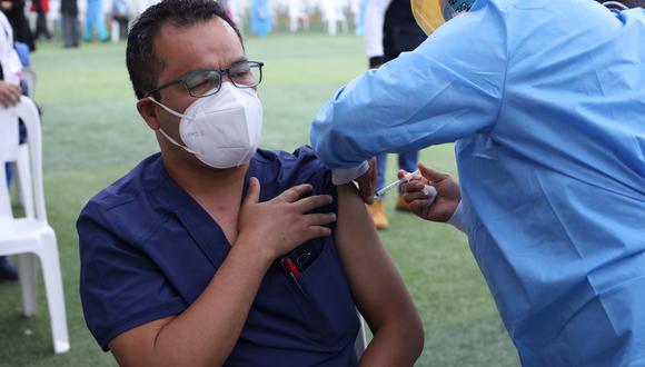 El proceso de vacunación para el personal de salud inició el pasado 9 de febrero con la vacuna de Sinopharm. (Foto: Archivo GEC)