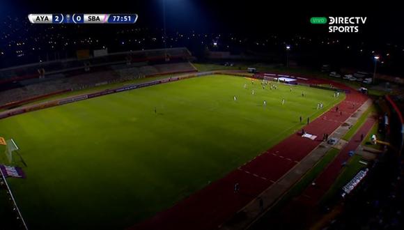 El partido Ayacucho FC vs. Sport Boys por la Copa Sudamericana se detuvo por falta de luz. (Foto: Captura Directv Sports)