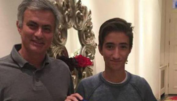 Hijo de José Mourinho califica como una 'desgracia' a fans del Chelsea
