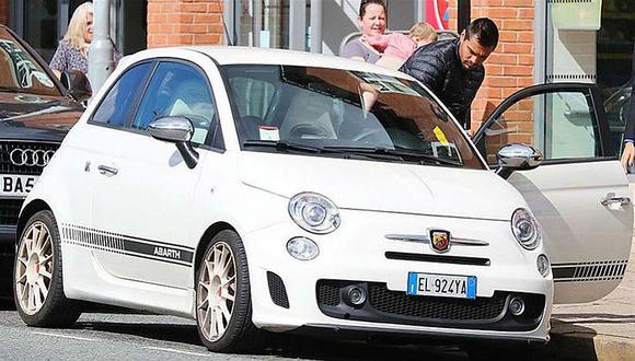 Manchester United: Sergio Romero sorprende con su nuevo y extraño auto