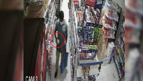 Serenos de Surco junto a la Policía atrapan nuevamente a sujeto cuando robaba conservas de minimarket con bolsa de mercado. (Captura: América Noticias)