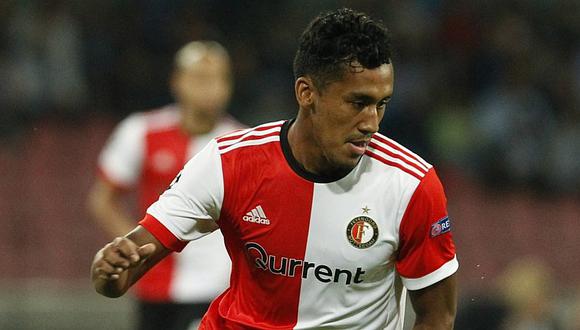 Lapidan a Renato Tapia en Holanda por graves errores en el Feyenoord