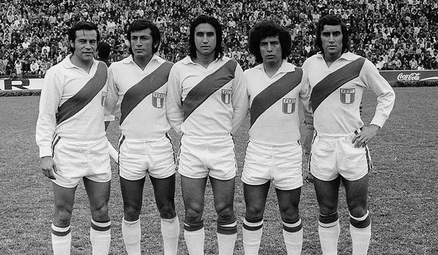 Cueto fue parte del plantel que conquistó la Copa América de 1975. Esta la formación ofensiva contra Bolivia en Matute. (Foto: Archivo El Comercio)