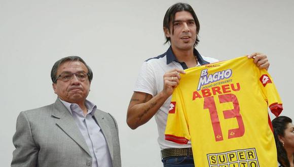 Sebastián Abreu debutó en Ecuador fallando penal [VIDEO]