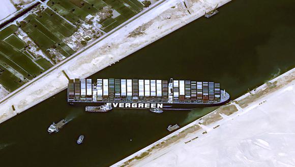Su buque tiene bloqueado el Canal de Suez en Egipto desde el último martes. (AFP).