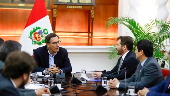Martín Vizcarra se reunió con presidente de la Conmebol, Alejandro Domínguez | FOTO: Twitter / @presidenciaperu