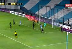 Alianza Lima vs. Racing: ‘Mudo’ Rodríguez pifeó el balón y casi se hace autogol [VIDEO]