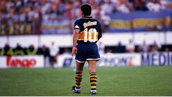Un día como hoy, Maradona le dijo adiós al fútbol