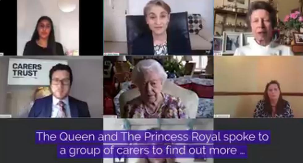 La reina Isabel II utilizó por primera vez a los 94 años una plataforma de videollamadas para un acto oficial. (Captura de video/Twitter).