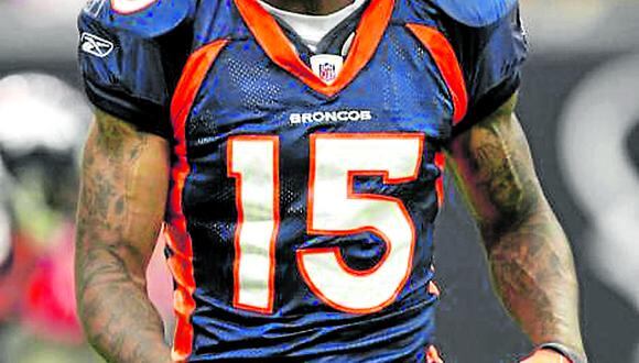 Jugador de fútbol americano es acuchillado por esposa