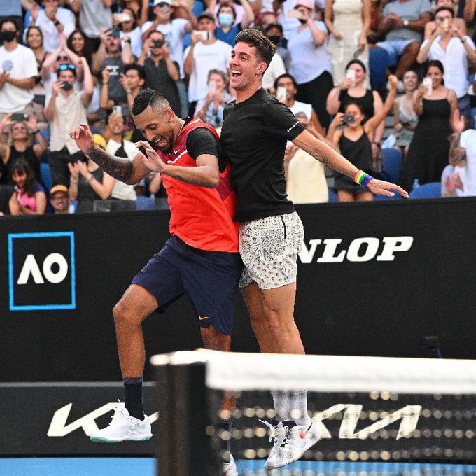 Nick Kyrgios y Thanasi Kokkinakis celebran tras su triunfo en dobles en el Australian Open. (Foto: ATP)