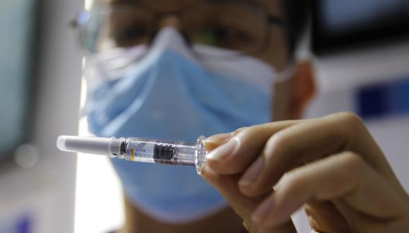 Miembro del Comando Vacuna COVID-19 estima que primeras dosis de vacunas llegarán a finales de este año o inicios del 2022. (Foto: EFE/EPA/WU HONG).