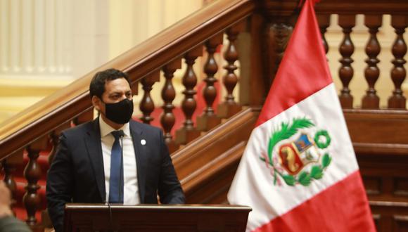 Luis Valdez anunció que la Junta de Portavoces ha decidido exhortar a Manuel Merino a renunciar a la presidencia. (Foto: Congreso)