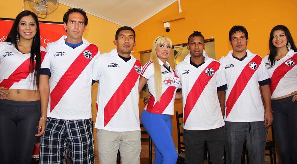 La piel edil: Mira la camiseta de Deportivo Municipal modelo 2013 [FOTOS]