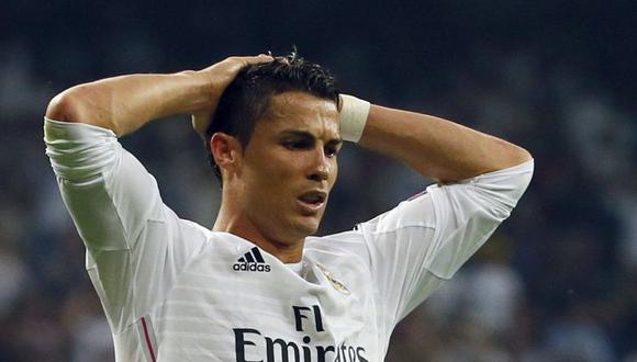 Cristiano Ronaldo se queda en calzoncillos en Japón [VIDEO]