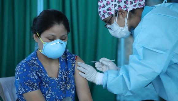 El proceso de vacunación se desarrolla en todo el país. Fotos Britanie Arroyo / @photo.gec