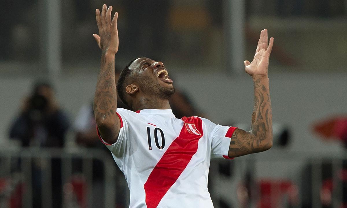 Jefferson Farfán marcó el primer gol ante Nueva Zelanda en el partido de repechaje en Lima para Rusia 2018 | Foto: AFP
