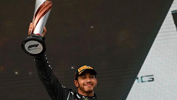 Lewis Hamilton levantó su séptimo trofeo de F1 en el GP de Turquía. (Foto: AFP)