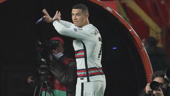 Cristiano Ronaldo acabó molesto por un gol que no le convalidó el árbitro ante Serbia. (Foto: AFP)