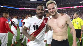 Schalke 04 y su comentario tras ver la foto de Jefferson Farfán e Iván Rakitic