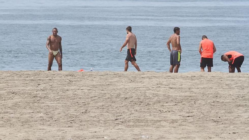 Universitario de Deportes: Futbolistas se refrescaron tras prácticas